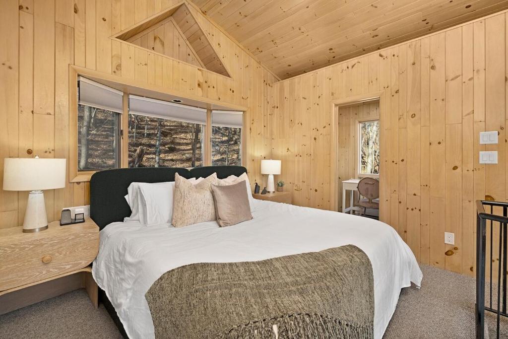 Chalet Getaway, Hot Tub, Pet Friendly! - Image 7