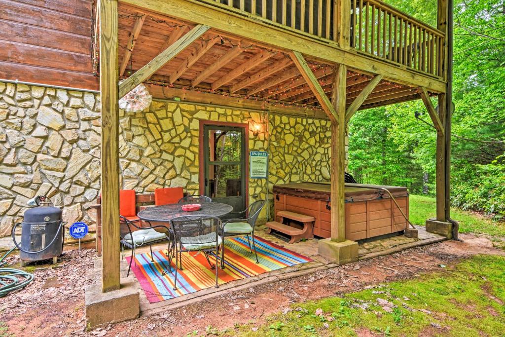 Bryson City Cabin with Hot Tub, Views and Pool Table!