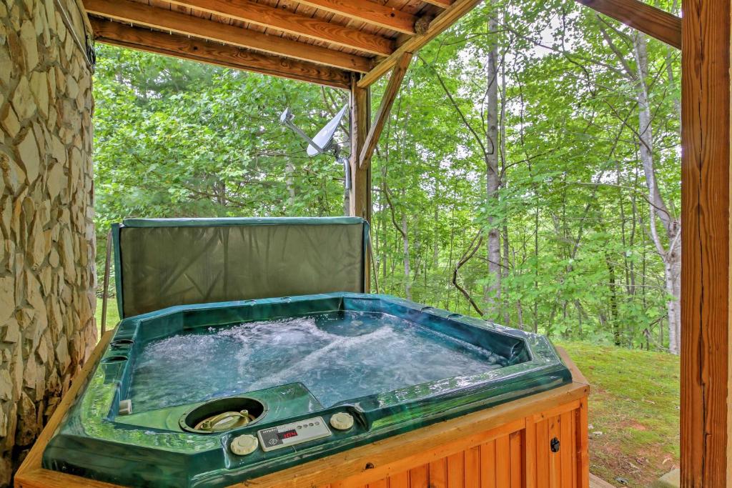 Hot Tub (Jacuzzi) - Photo 4