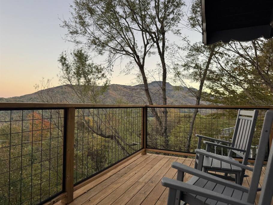 1MMView-2Kings-HotTub-PoolTable-Arcade-Waterfall - Image 6