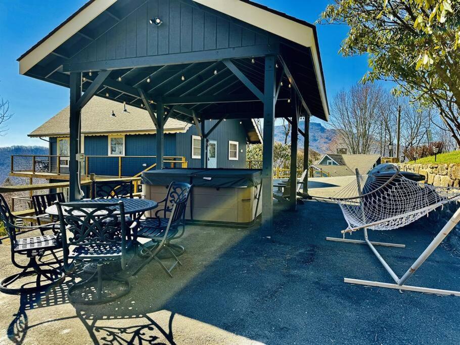 Hot Tub (Jacuzzi) - Photo 2