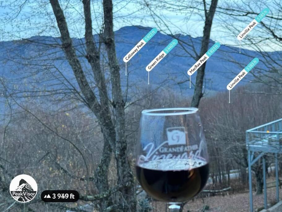 1MMView-2Kings-HotTub-PoolTable-Arcade-Waterfall - Image 8