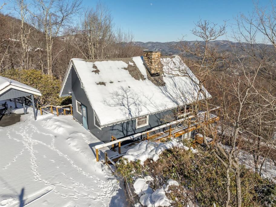 1MMView-2Kings-HotTub-PoolTable-Arcade-Waterfall - Image 5