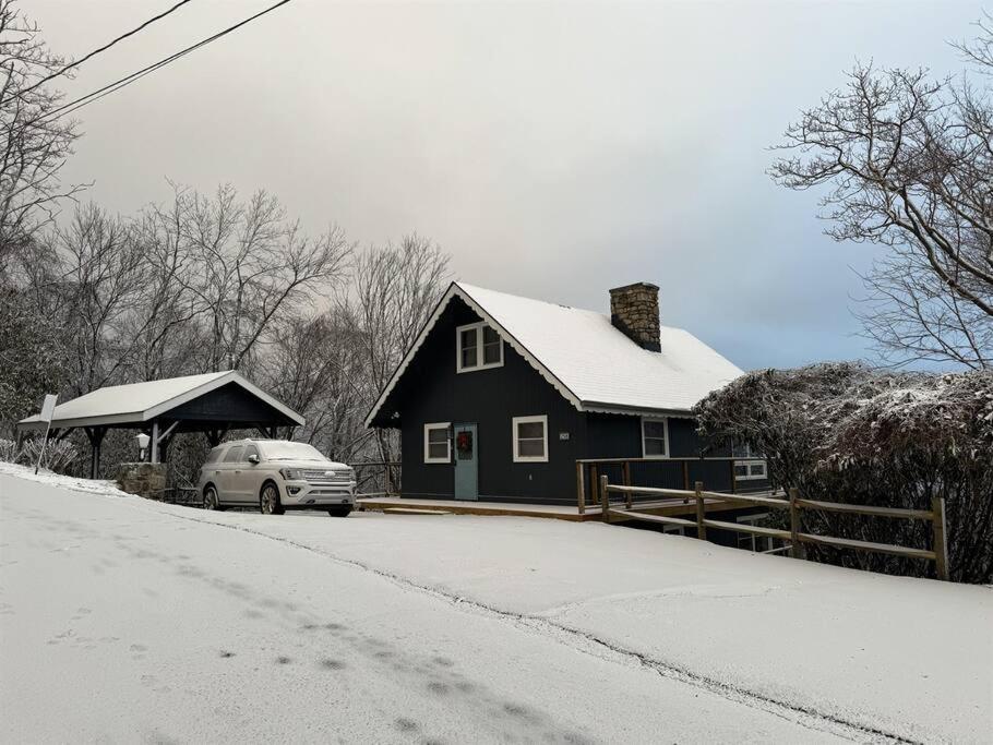 1MMView-2Kings-HotTub-PoolTable-Arcade-Waterfall - Image 7