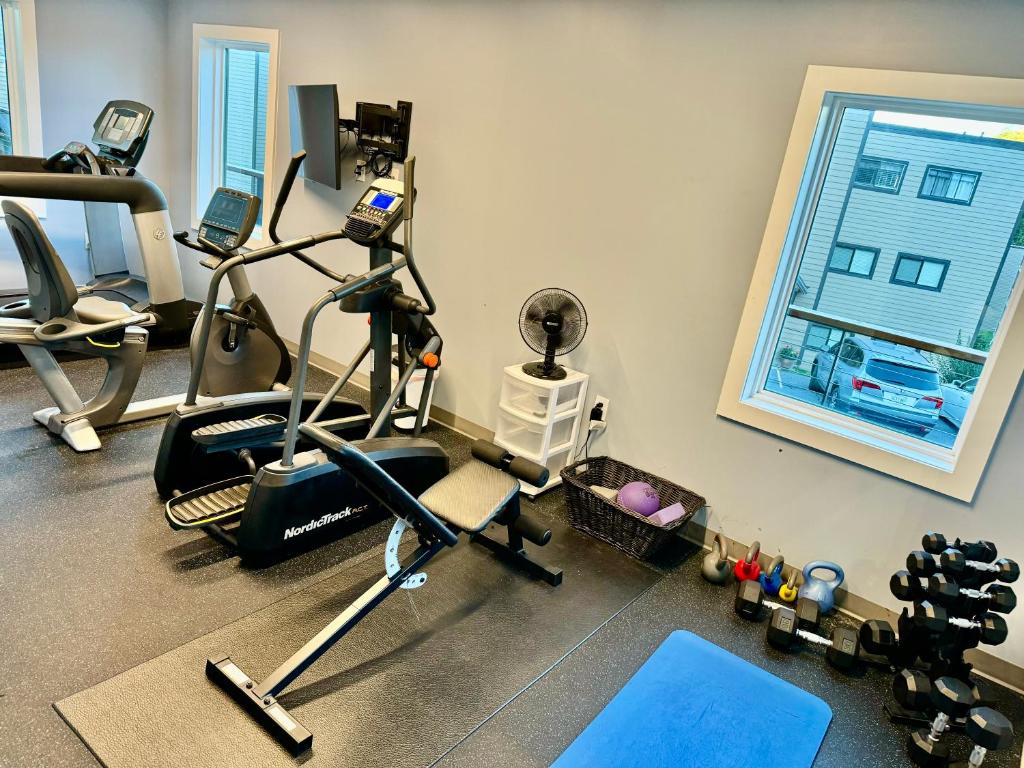 The Sugar Suite - Renovated with a View! Ski IN-OUT! Heated POOL, Hot tub, sauna, gym, AC, EV, adjustable bed - Image 6