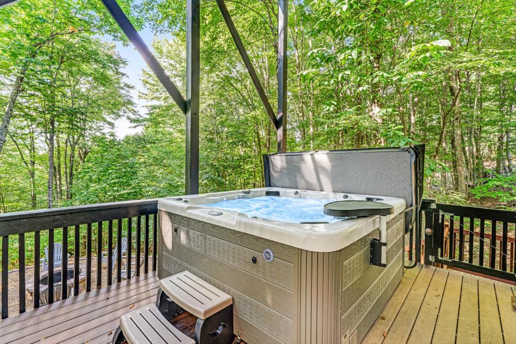 Hot Tub (Jacuzzi) - Photo 2