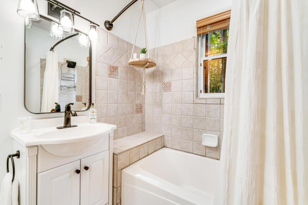 Bee & Bae Hideaway - Image 6