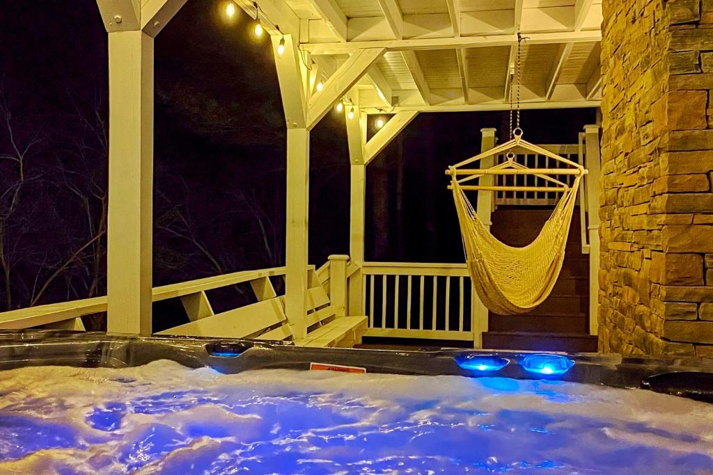 Hot Tub (Jacuzzi) - Photo 2