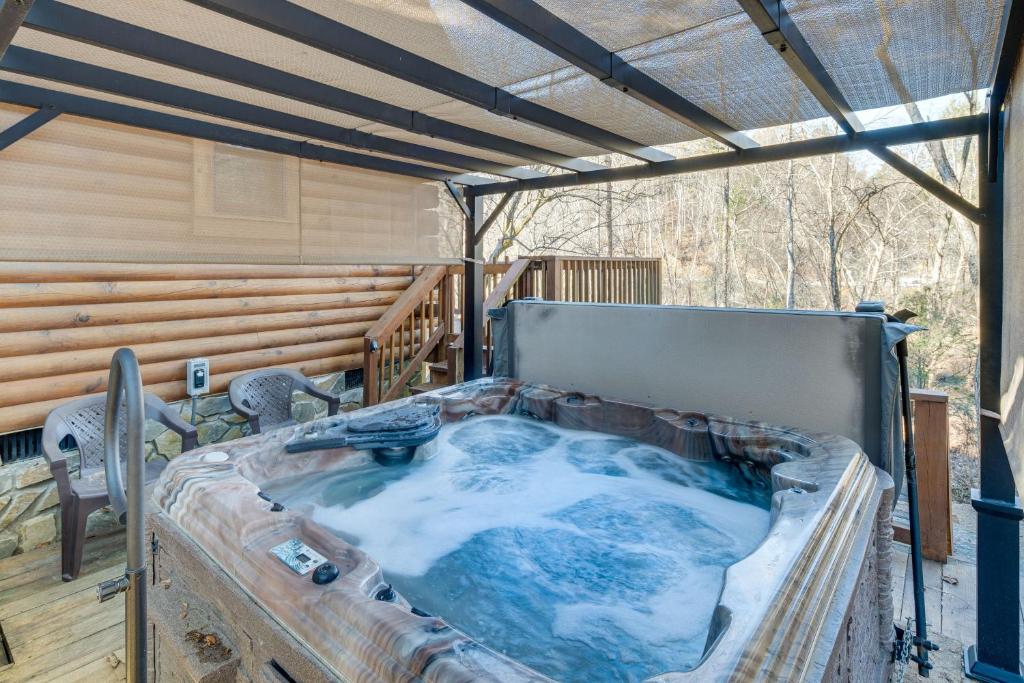 Hot Tub (Jacuzzi) - Photo 5