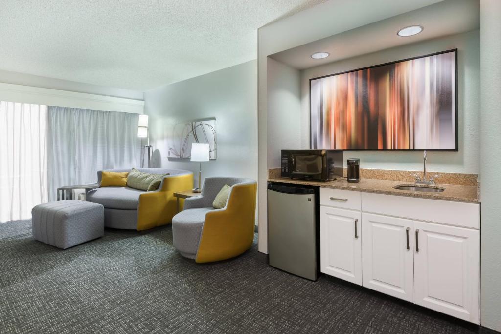 Courtyard by Marriott Wilmington/Wrightsville Beach - Image 4