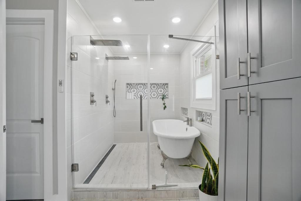 Hot Tub (Jacuzzi) - Photo 4