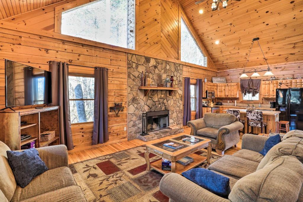 Bryson City Cabin with Private Hot Tub and Game Room - Image 5