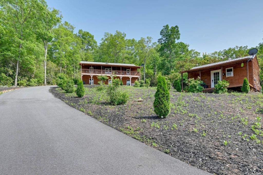 Beautiful Franklin Home with Bunkhouse and Hot Tub! - Image 6