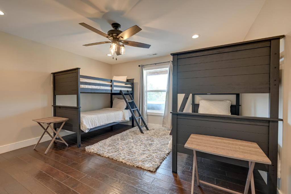 Beautiful Franklin Home with Bunkhouse and Hot Tub! - Image 7