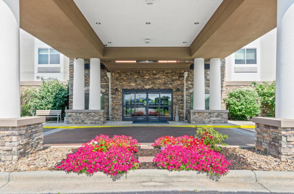 Holiday Inn Express Hotel & Suites Mount Airy by IHG - Image 7