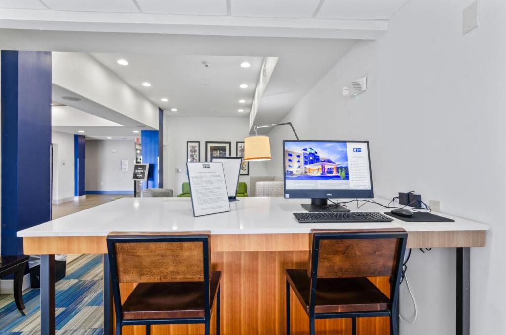 Holiday Inn Express Hotel & Suites Mount Airy by IHG - Image 6