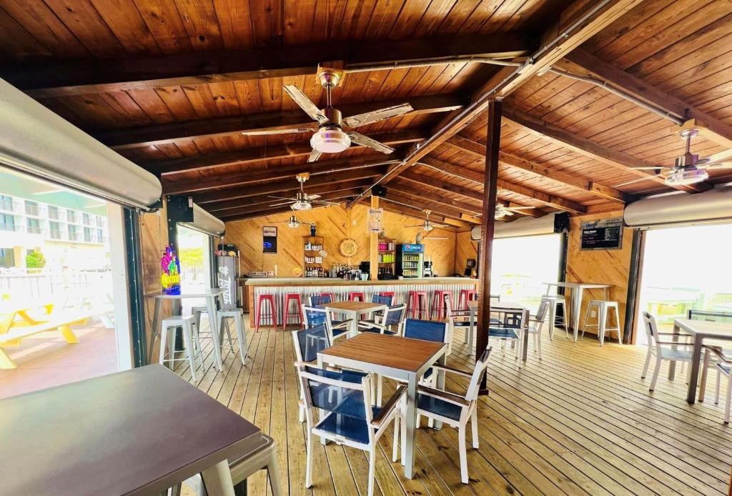 DoubleTree by Hilton Atlantic Beach Oceanfront - Image 4