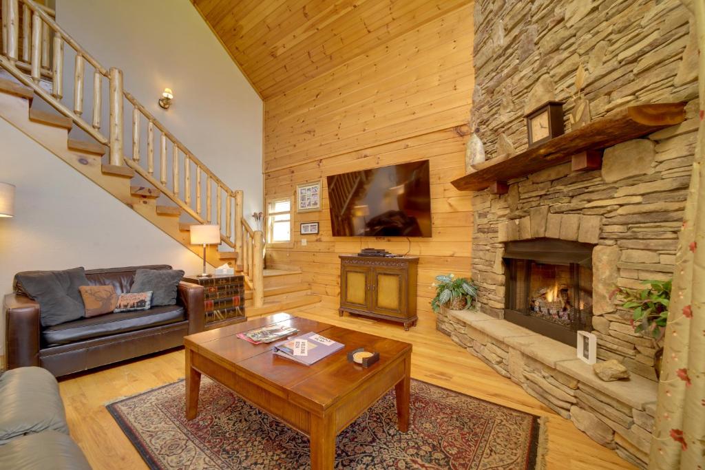 Maggie Valley Cabin with Private Hot Tub and Game Room - Image 5