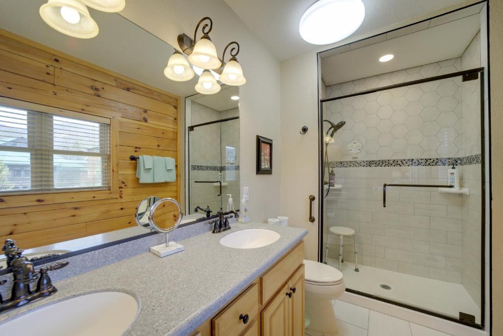 Maggie Valley Cabin with Private Hot Tub and Game Room - Image 7