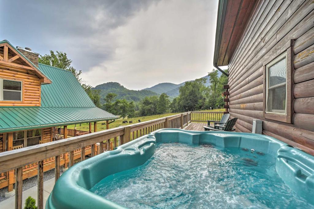 Maggie Valley Cabin with Private Hot Tub and Game Room
