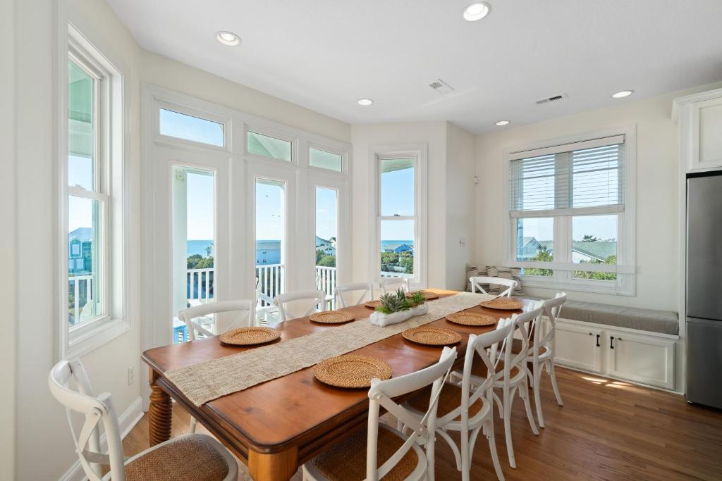 Coastal Vista - Walk to Emerald Isle Beach! - Image 4