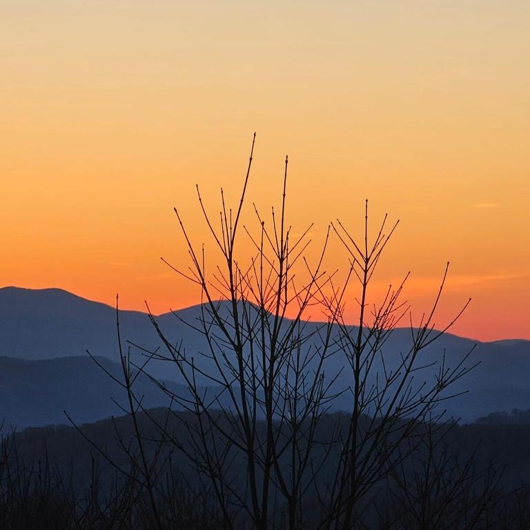 Come Enjoy the Mountain Sunsets, Near Asheville - Image 8