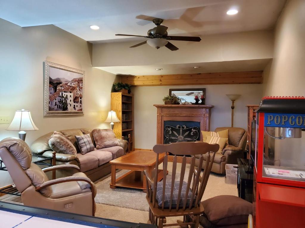 Come Enjoy the Mountain Sunsets, Near Asheville - Image 4