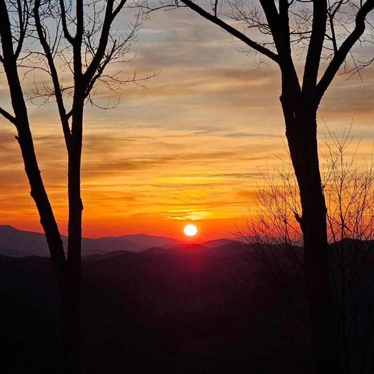 Come Enjoy the Mountain Sunsets, Near Asheville - Image 7