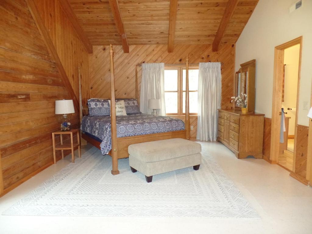 Creekside Paradise Bed and Breakfast - Image 6