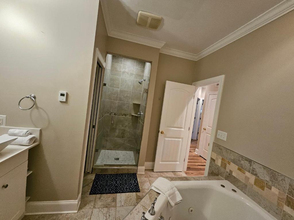 Heated Pool l Indoor Jacuzzi Tubs I Arcade l Outdoor Hot Tub