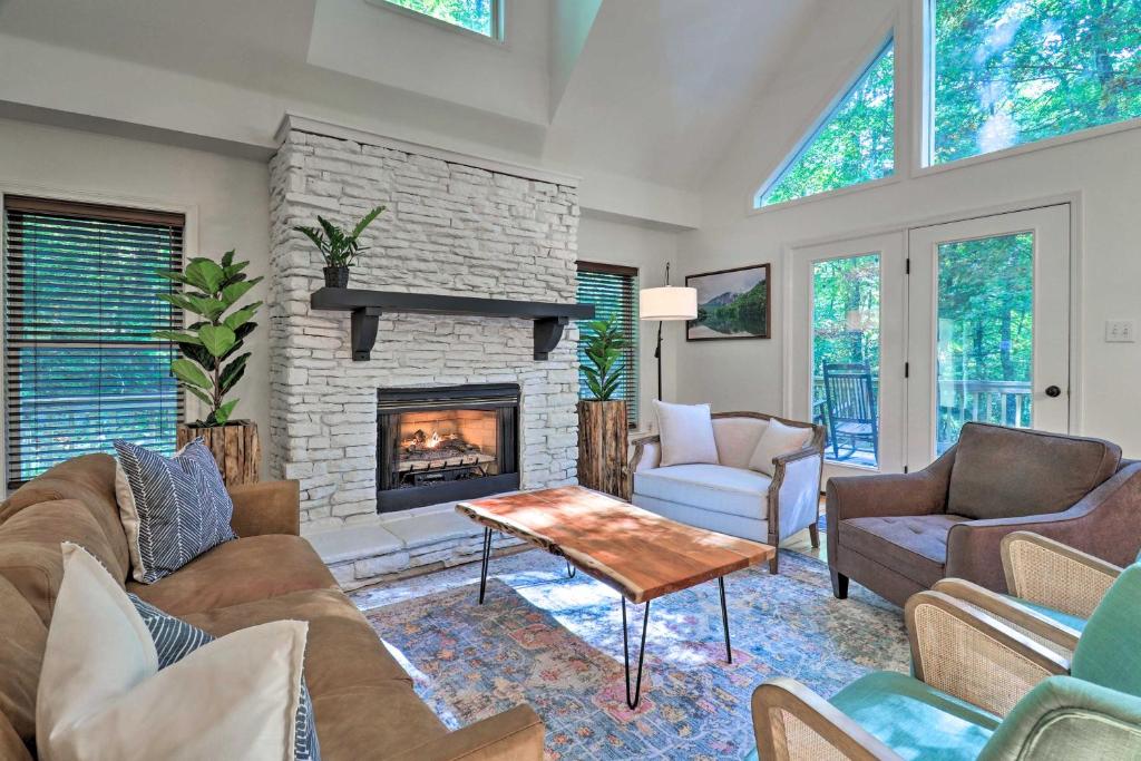 2 Mi to Sapphire Resort Home with Hot Tub and Games! - Image 5