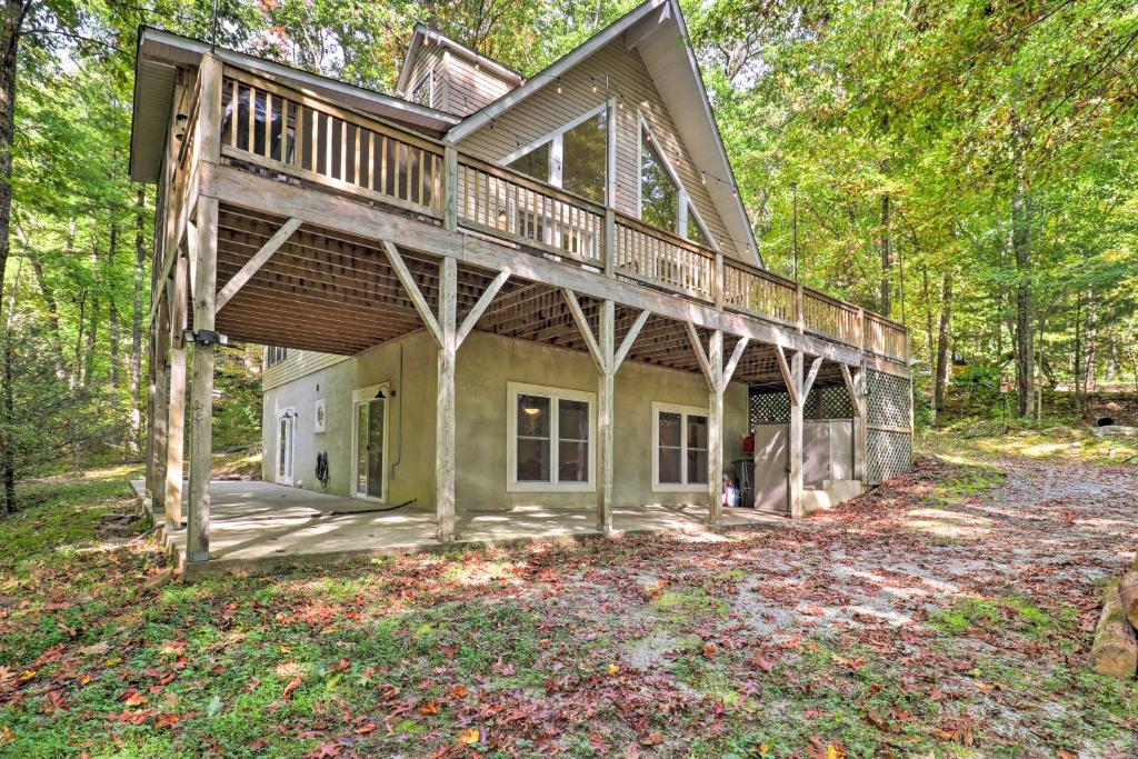 2 Mi to Sapphire Resort Home with Hot Tub and Games! - Image 6