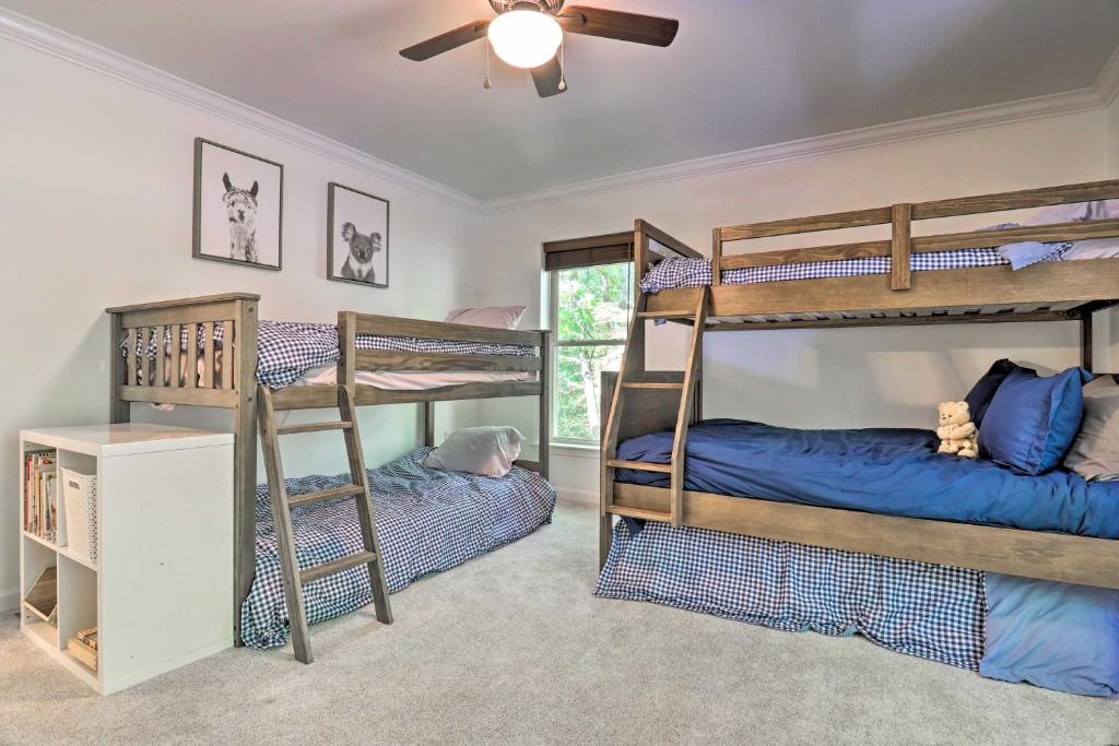 2 Mi to Sapphire Resort Home with Hot Tub and Games! - Image 7