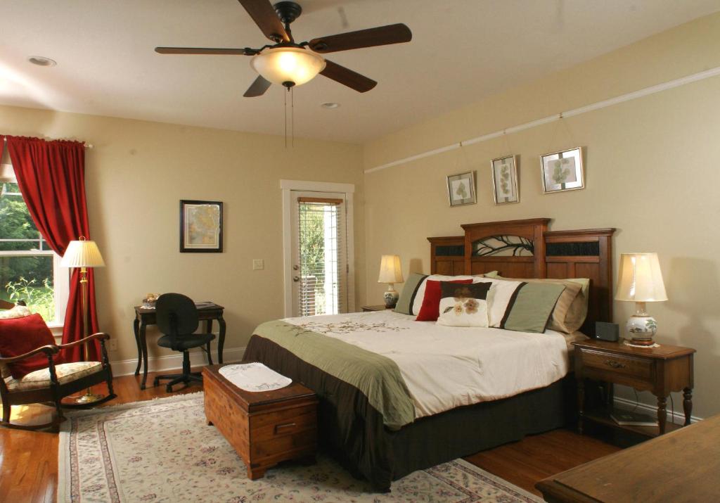 Seven Oaks Bed & Breakfast - Image 7