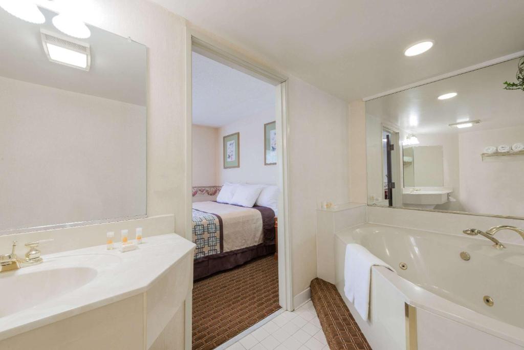 Days Inn by Wyndham Yadkinville