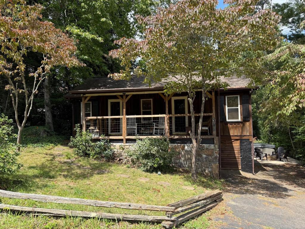 Hot Tub (Jacuzzi) - Photo 3