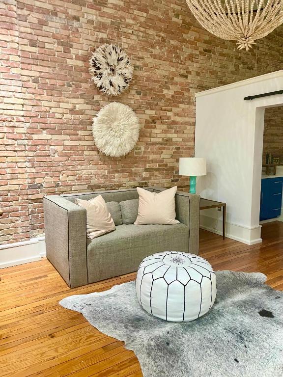 Luxe 220, Unit 4 - Penthouse with Spa Bath & Soaking Tub - Image 8