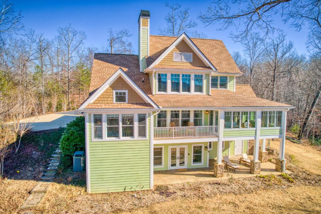 Secluded Lake House - Image 6