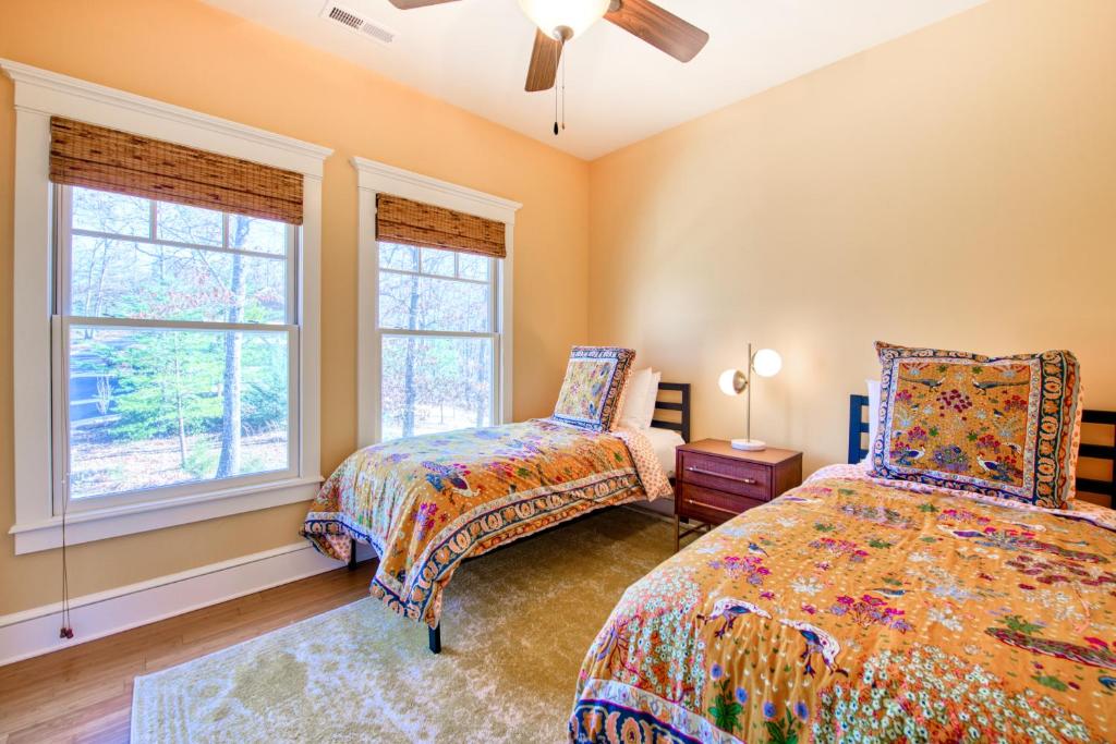 Secluded Lake House - Image 7