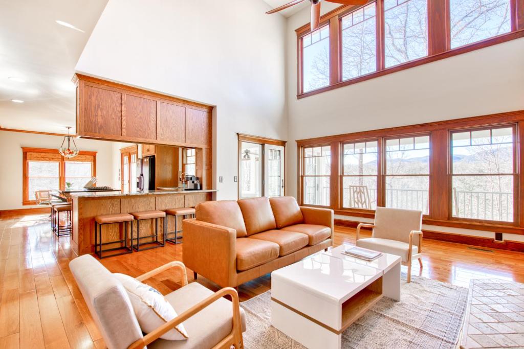 Secluded Lake House - Image 4