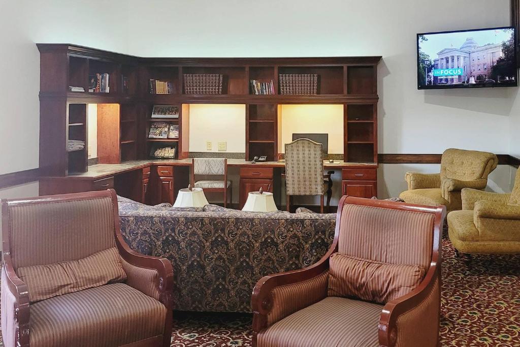 University Inn - Image 5