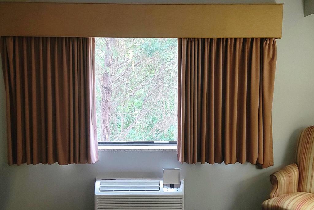 University Inn - Image 8