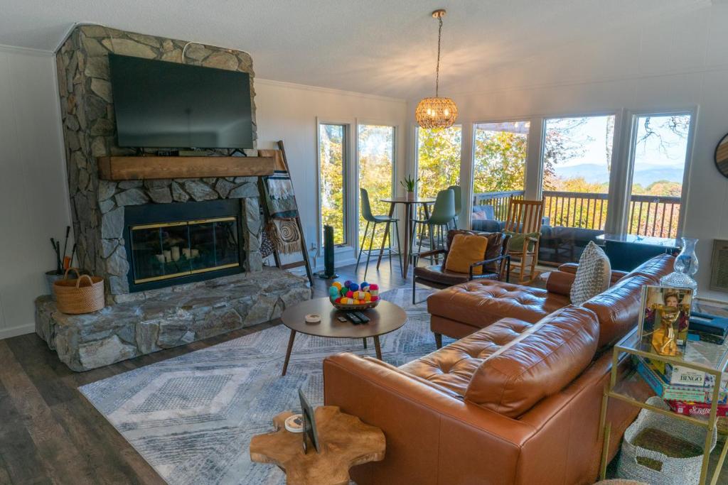 Hot Tub, Panoramic Views, Deck, Firepit - Image 5