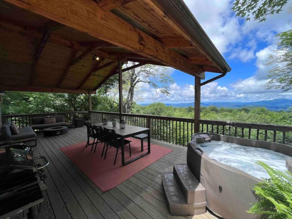 Hot Tub, Panoramic Views, Deck, Firepit