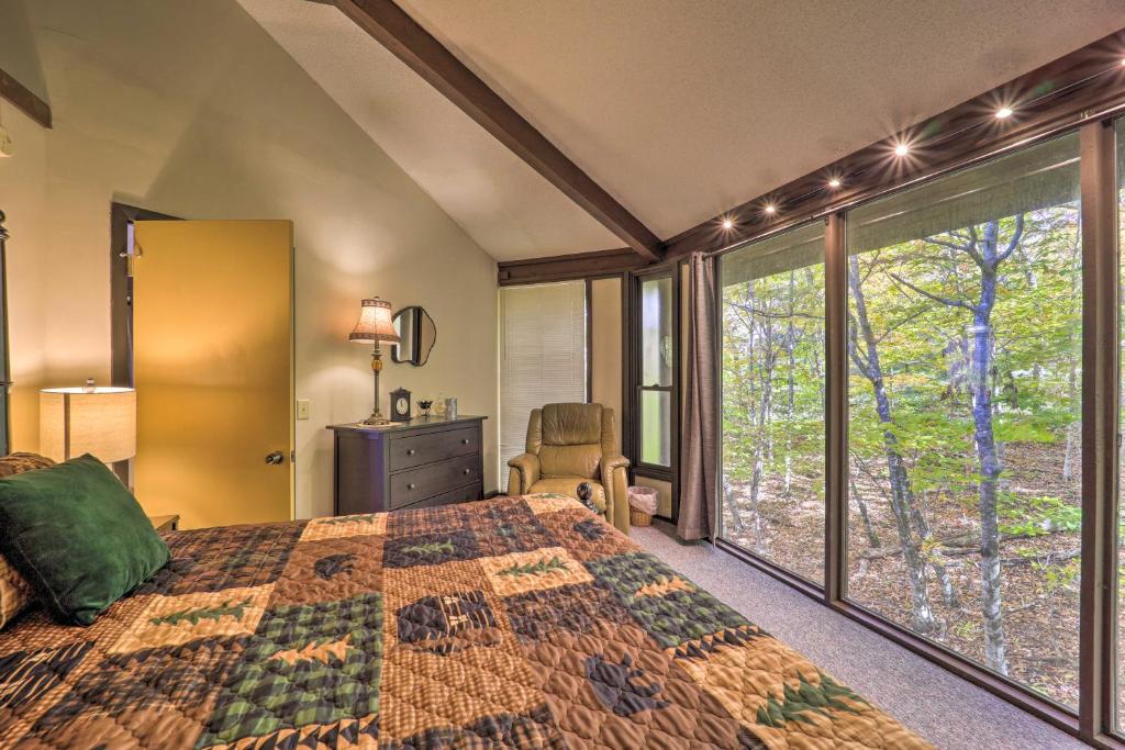 Skiway Chalet Home with Hot Tub in Beech Mountain! - Image 7