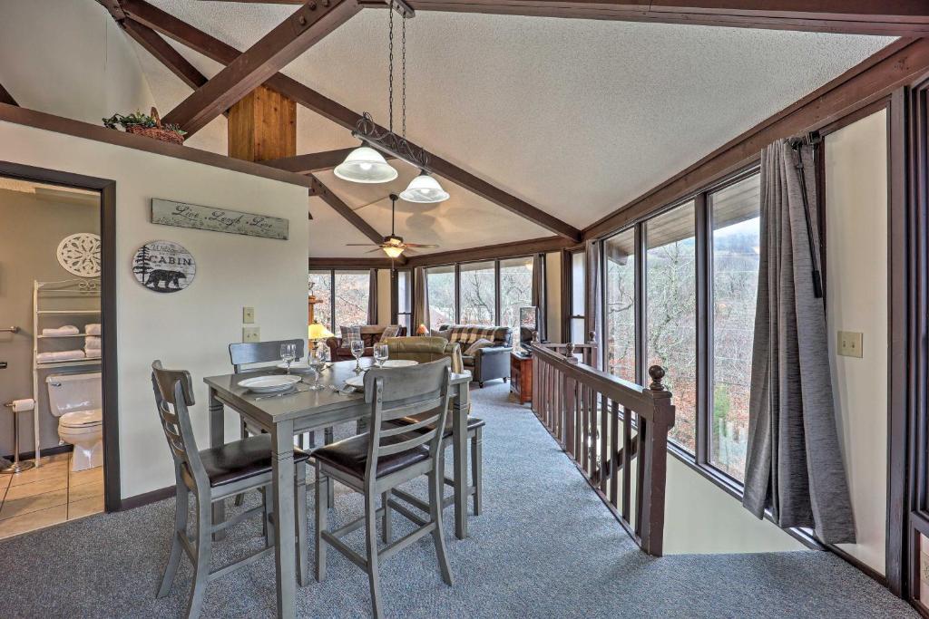 Skiway Chalet Home with Hot Tub in Beech Mountain! - Image 4