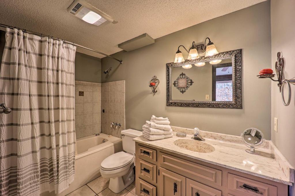 Skiway Chalet Home with Hot Tub in Beech Mountain! - Image 8