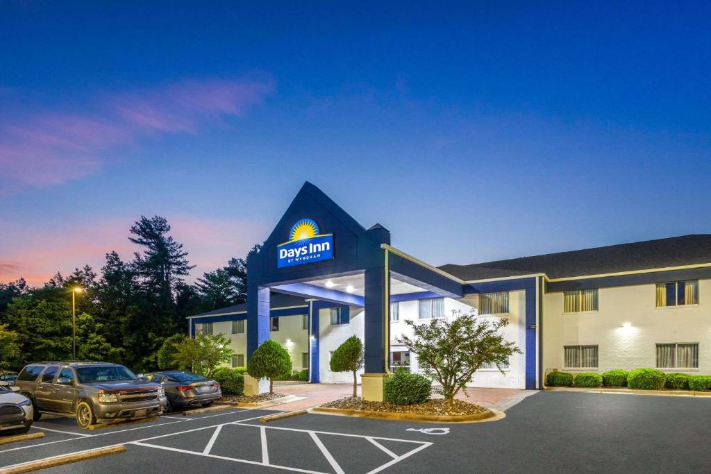 Days Inn & Suites by Wyndham Siler City - Image 6