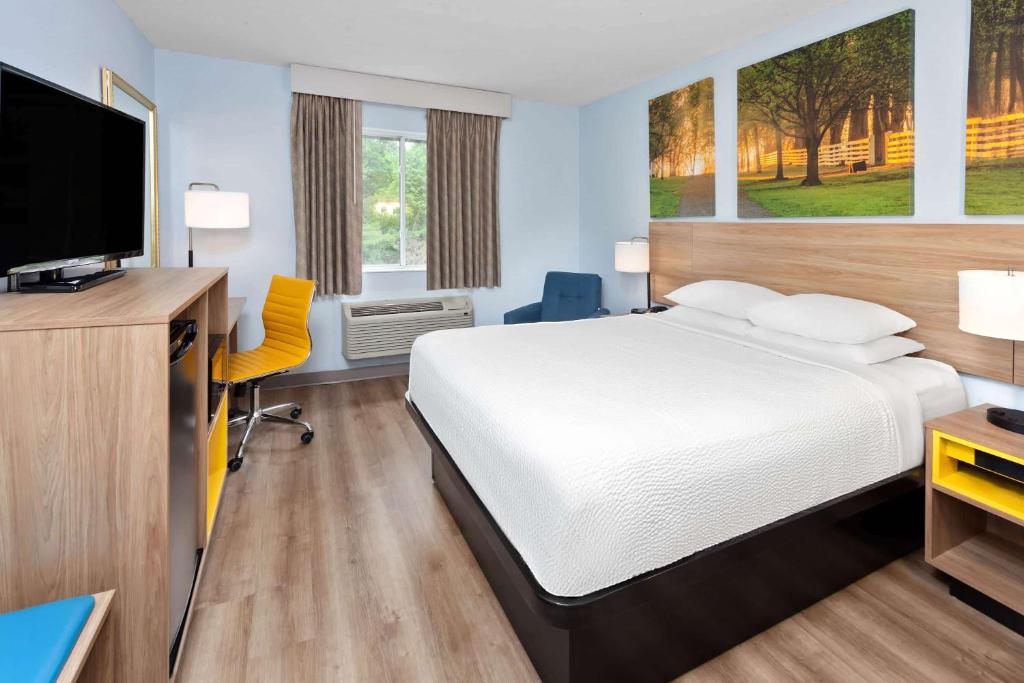 Days Inn & Suites by Wyndham Siler City - Image 8