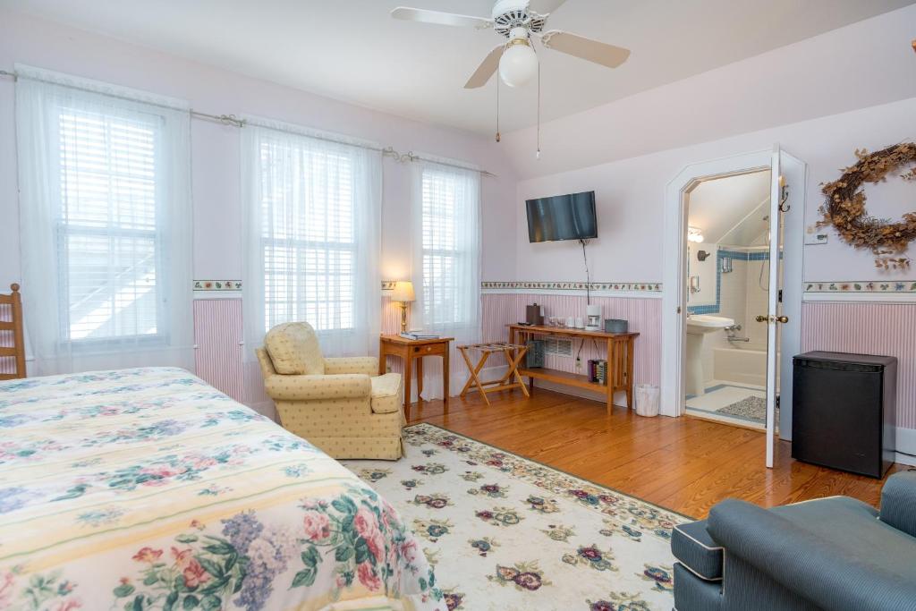 Hot Tub (Jacuzzi) - Photo 2